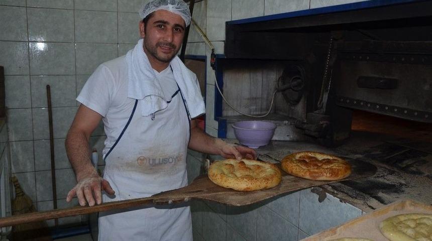 200 Derecede &Ccedil;alışan Fırının Başında Oru&ccedil; Tutuyorlar