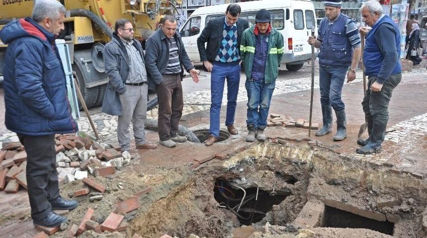 G&ouml;lbaşı İl&ccedil;esinde Meydana Gelen Su Arızalarına Anında M&uuml;dahale Ediliyor