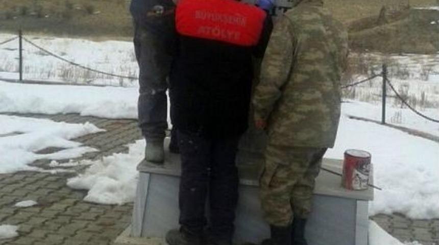 B&uuml;y&uuml;kşehir Aziziye Tabyası Şehitler Anıtını Onardı