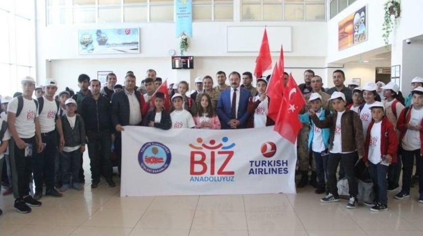 Vanlı 194 &Ouml;ğrenci İzmir&rsquo;e Uğurlandı