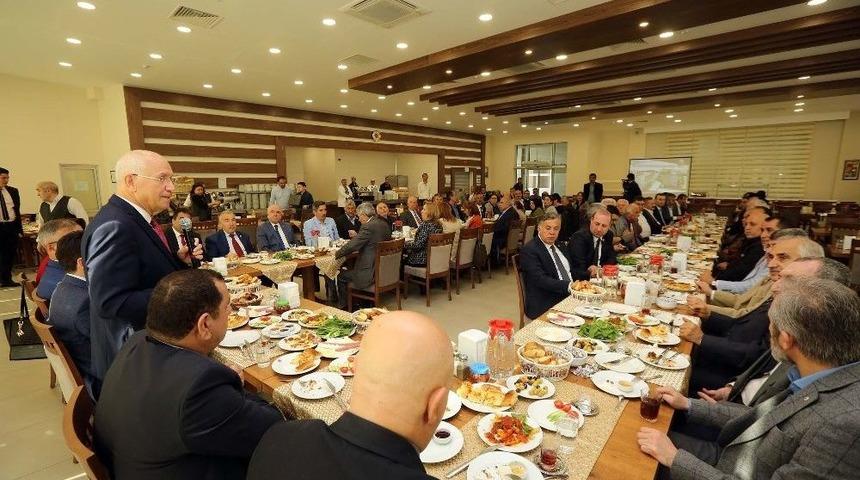 Başkan Yaşar, Yenimahalleli Muhtarlarla Bir Araya Geldi