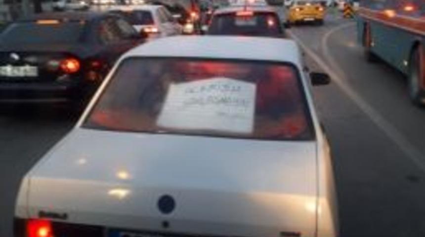 Trafikte Şaşırtan Uyarı; &lsquo;acemiyim Yaklaşmayın&lsquo;