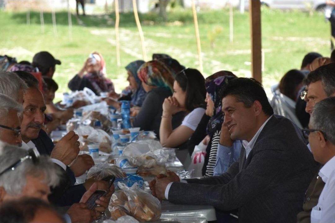 Uzunhasanlar&rsquo;da Binlerce Kişi Geleneksel K&ouml;y Hayrında Buluştu