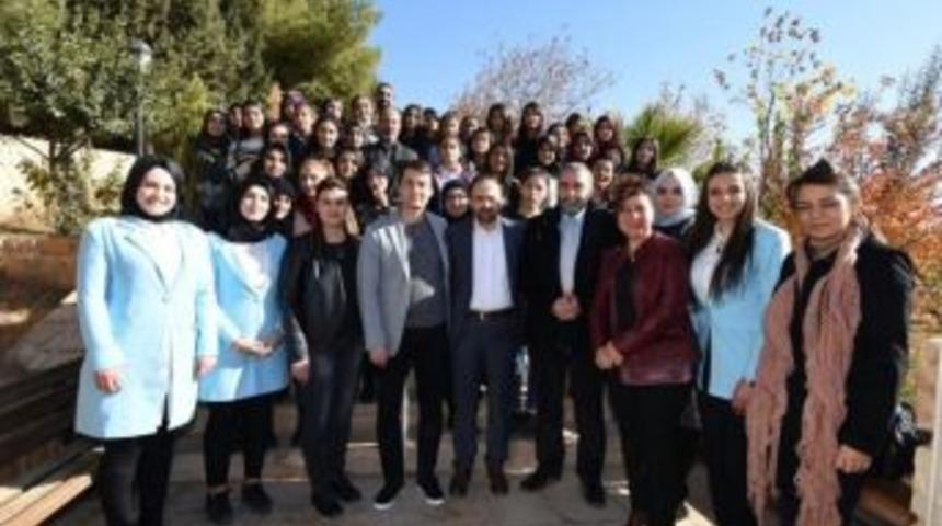 Artuklu Belediyesi &Ouml;ğrencileri Gezdirdi