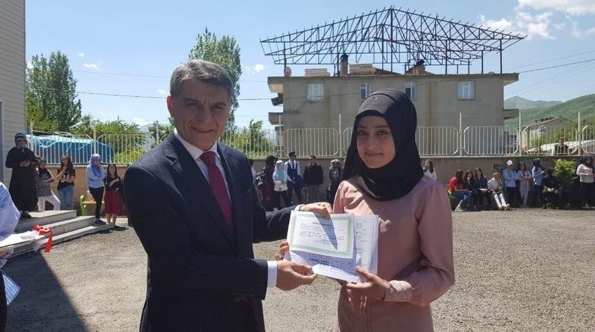 Tatvan’da 23 Bin Öğrenci Karne Sevinci Yaşadı