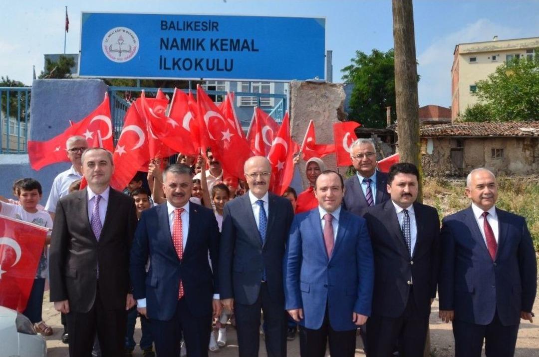 Vali Yazıcı&rsquo;dan &Ouml;ğrencilere Kitap Okumayı Unutmayın &Ccedil;ağrısı