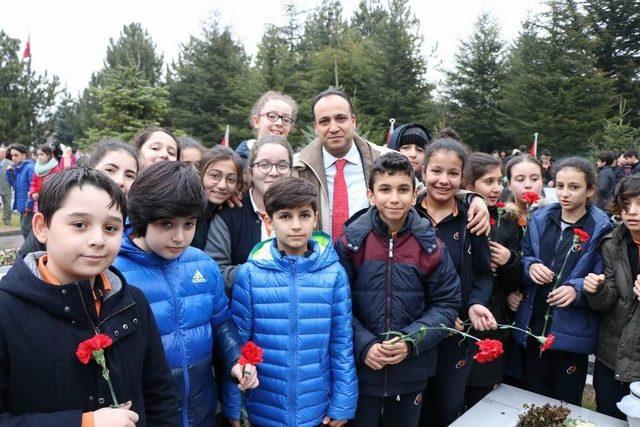 Tekden Koleji Öğrencilerinden Şehitliğe Ziyaret