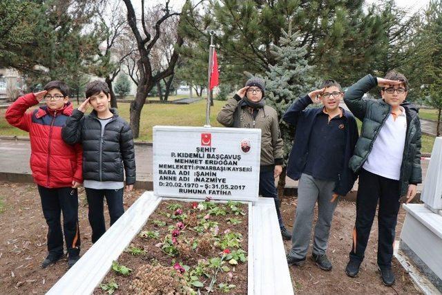 Tekden Koleji Öğrencilerinden Şehitliğe Ziyaret