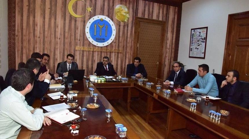 Belediye Başkanı Selim Yağcı Teknik Heyet Ve Firma Y&ouml;neticileriyle Bir Araya Geldi