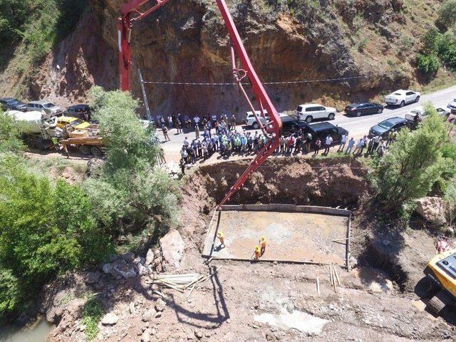 Tunceli’de 60 Yıllık Ulaşım Sorunu, 71 Metrelik Köprü İle Çözülüyor