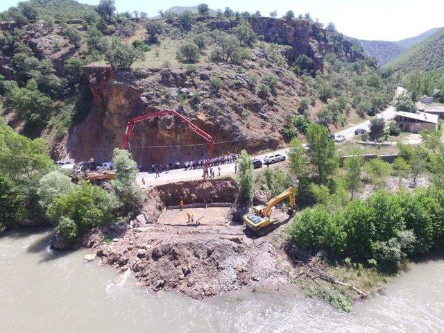 Tunceli’de 60 Yıllık Ulaşım Sorunu, 71 Metrelik Köprü İle Çözülüyor