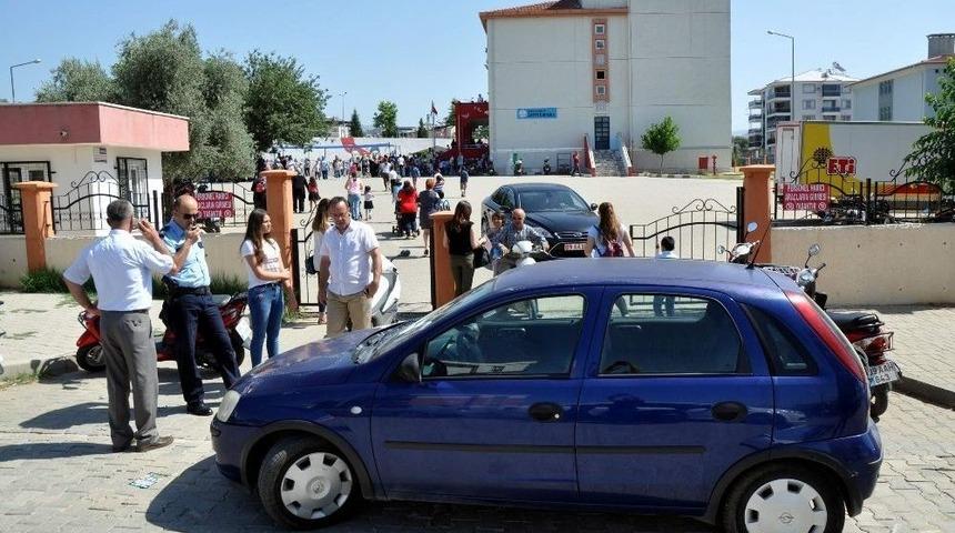 Kaymakam Kendisini Okula Hapseden &Ouml;ğretmeni Cezalandırdı