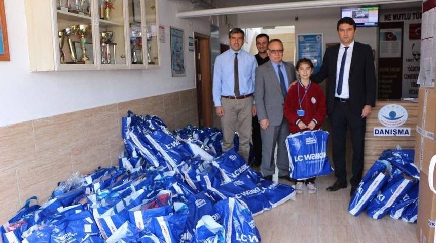 750 Öğrenciye Giyim Yardımı