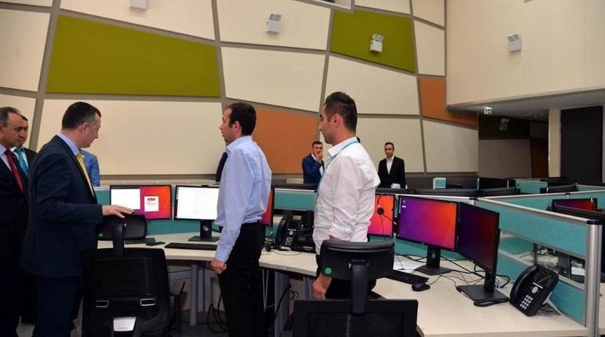 Vali B&uuml;y&uuml;kakın 112 Acil &Ccedil;ağrı Merkezi&rsquo;ni Ziyaret Etti