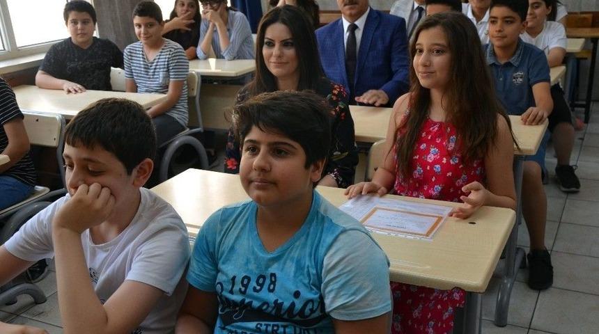 Bakan Sarıeroğlu Mezun Olduğu Okulda Karne Dağıttı