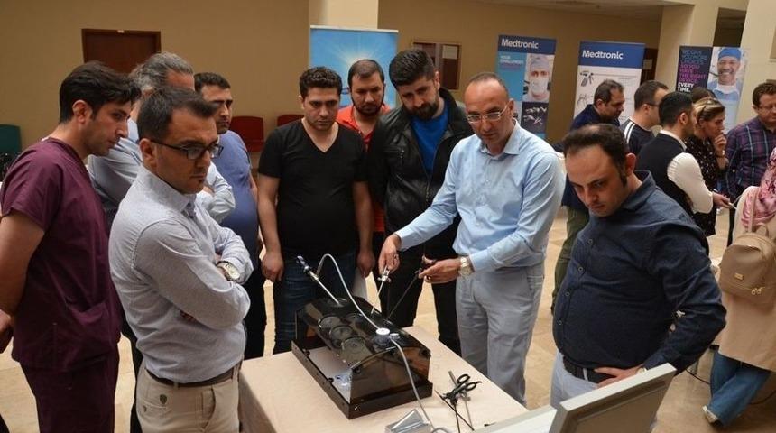 Kapalı Ameliyat Kursuna Katılan Doktorlardan Harran Tıp&rsquo;a &Ouml;vg&uuml;