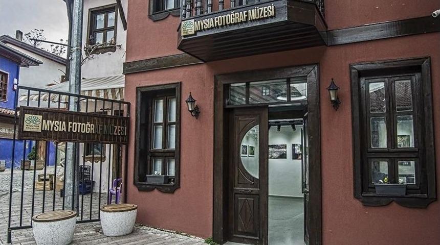Mysia Fotoğraf M&uuml;zesi Meraklıların Akınına Uğruyor