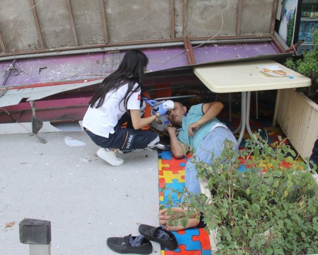 Asma Tavan &Ccedil;&ouml;kt&uuml; Klima Tamircisini Masa Kurtardı