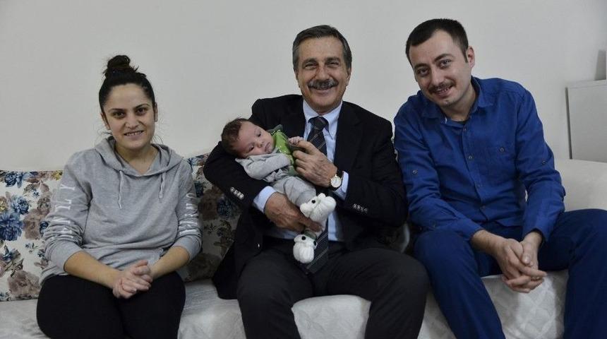 Başkan Ata&ccedil;, &Uuml;nl&uuml; Ailesinin Bebek Sevincine Ortak Oldu