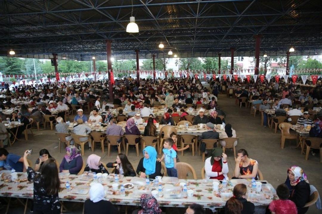Başkan B&uuml;y&uuml;kkılı&ccedil;, Yenik&ouml;y Halkıyla İftarda Bir Araya Geldi