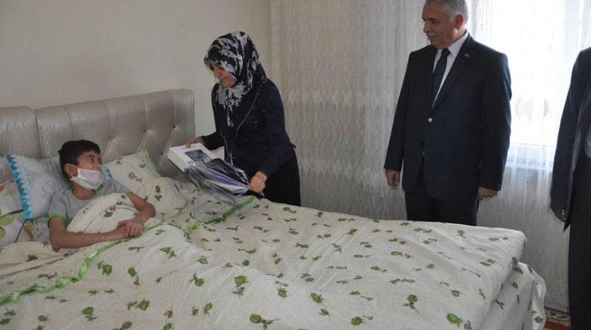 Vali Yıldırım Kazara Yaralanan &Ccedil;ocuğu Ziyaret Etti