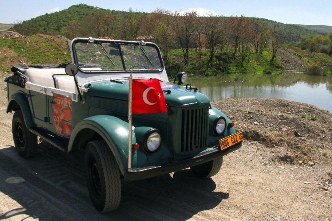 K&uuml;ba Lideri Fidel Castro&rsquo;nun Arabası "1966 Gaz" Ankara Sokaklarında