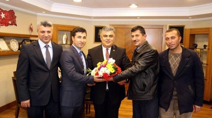 Başkan &Ouml;zg&uuml;ven&rsquo;e Teşekk&uuml;r Ziyareti