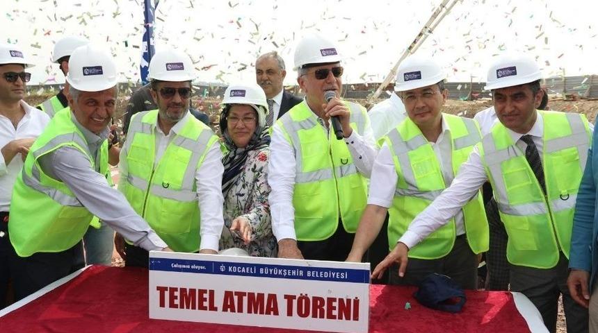 Dilovası Yarı Olimpik Yüzme Havuzu Temeli Atıldı