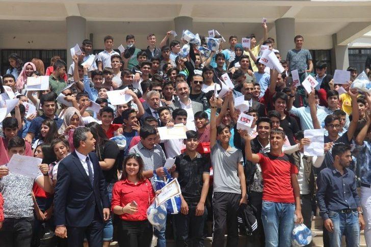 Adalet Bakanı Gül Öğrencilere Karnelerini Dağıttı G2