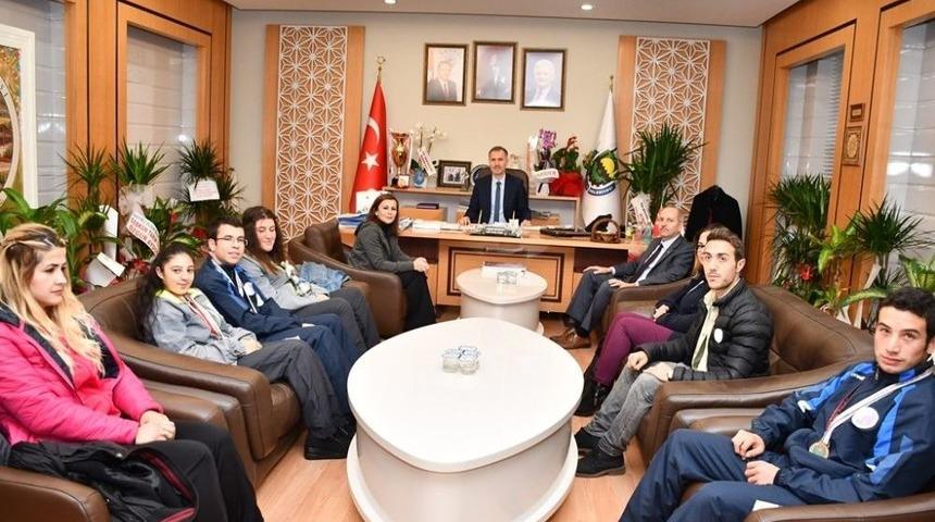 Başarılı Sporculara &Ouml;d&uuml;l