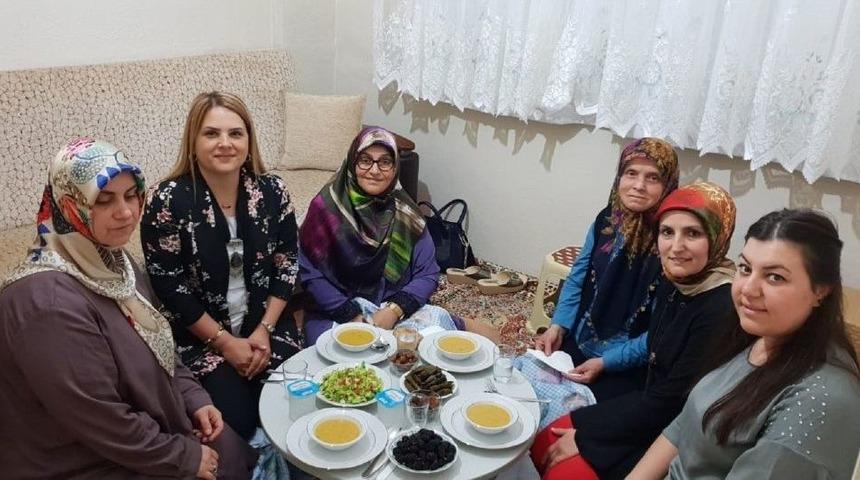 Ramazan&rsquo;da &Ouml;rnek Yardımlaşma Hareketi; Ko-mek Hurması