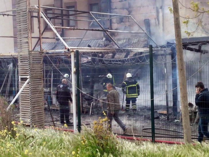 Yangını Söndürmek İsteyen İtfaiye Aracı Alev Aldı G3