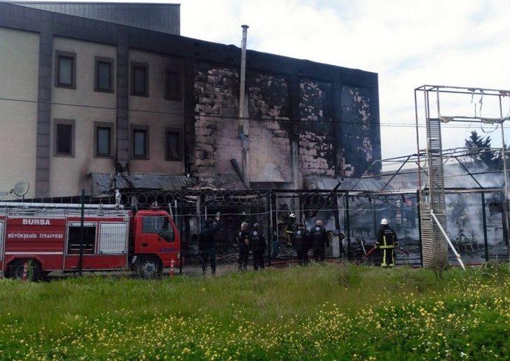 Yangını Söndürmek İsteyen İtfaiye Aracı Alev Aldı G4