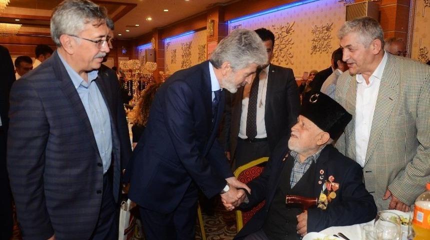 Başkanlar Tuna Ve &Ccedil;etin Şehit Aileleriyle İftar Yaptı