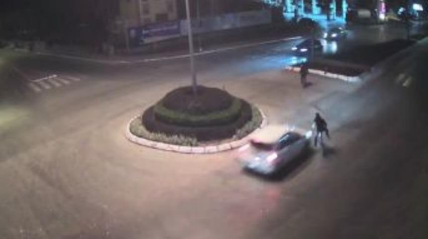 Bisikletiyle Şov Yapmak İsterken Canından Oluyordu