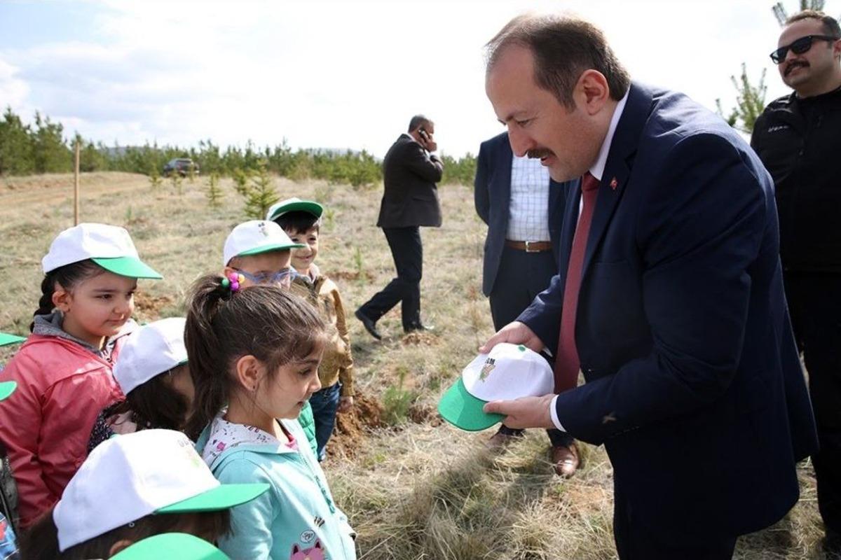 Vali Pehlivan Kreş &Ouml;ğrencileriyle Fidan Dikti