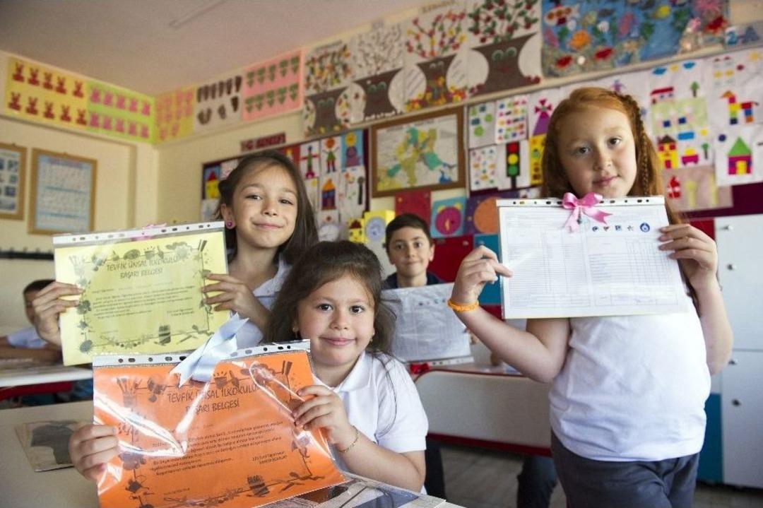 Ankara Valisi Topaca, Karne Dağıtım T&ouml;renine Katıldı