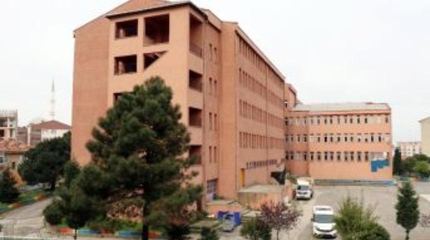 Lise &Ouml;ğrencisi Kız, Okulun 3. Katından Aşağıya Atladı