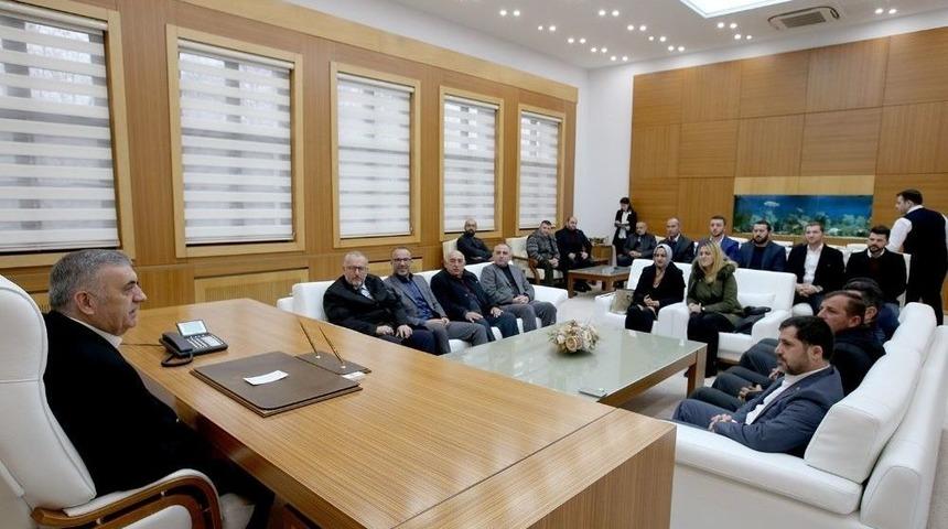 Başkan To&ccedil;oğlu, Ak Parti Hendek İl&ccedil;e Teşkilatı Buluştu