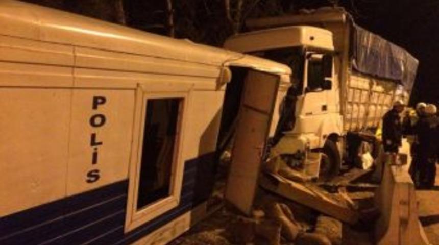 Polis Kontrol Noktasına Dalan Kamyon Şof&ouml;r&uuml; Serbest Bırakıldı