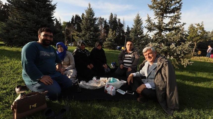 Başkan Karaosmanoğlu, Seka Park&rsquo;ta Vatandaşlarla Bir Araya Geldi