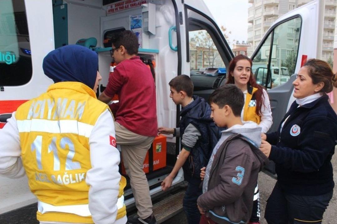 20 &Ouml;ğrenci Evden Getirilen Yiyeceklerden Zehirlendi