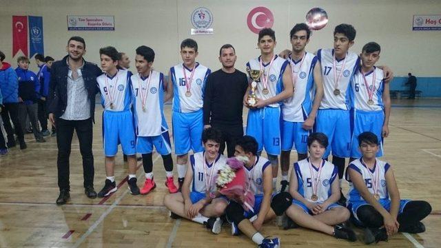 Yeni Hamle Koleji Basketbol Turnuvasında Şampiyon Oldu