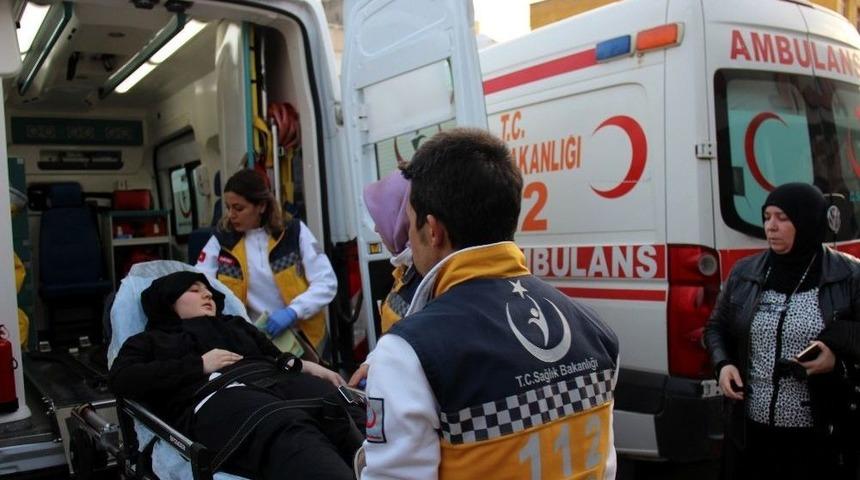 Hatay&rsquo;da &Ouml;ğrenci Servisiyle Otomobil &Ccedil;arpıştı: 5 Yaralı