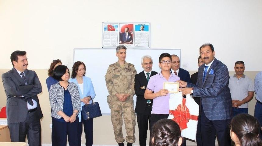 Erzincan&rsquo;da &Ouml;ğrenciler Karne Heyecanı Yaşadı