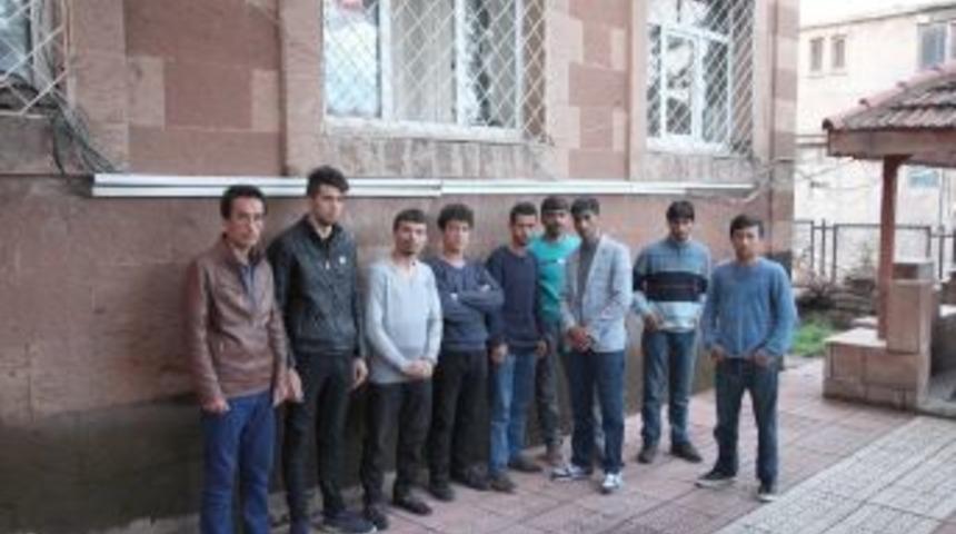 Ahlat’ta Kaçak 9 Şahıs Yakalandı