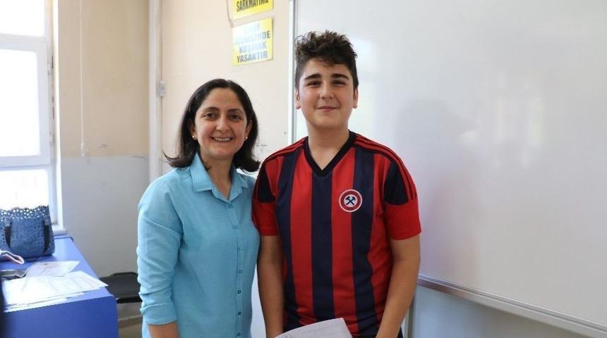 Zonguldak&rsquo;ta 105 Bin &Ouml;ğrenci Karne Heyecanı Yaşadı