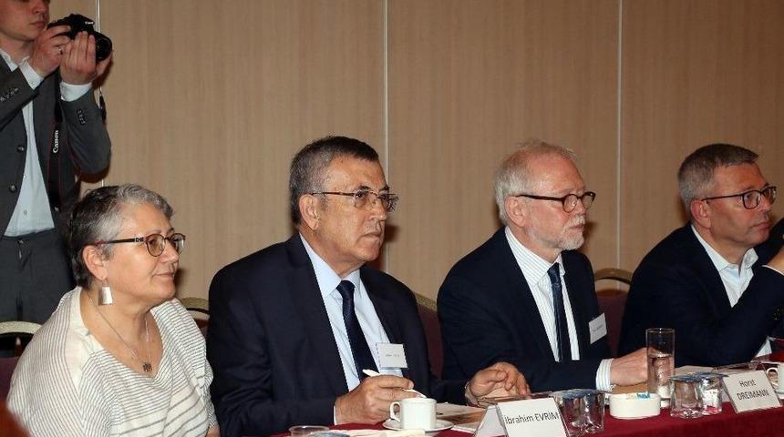 Küresel Sorun ‘göç’ Antalya’da Konuşuldu