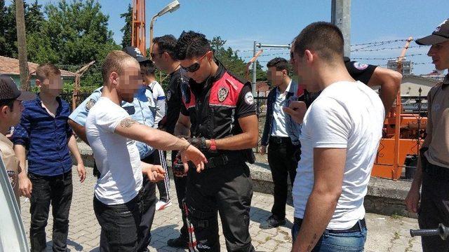 Karne Günü Okul Bahçesindeki Bıçaklanmayı Yunuslar Önledi