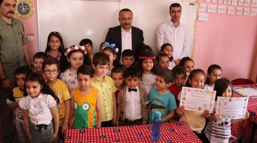 Vali Atik, &Ouml;ğrencilerin Karne Heyecanına Ortak Oldu